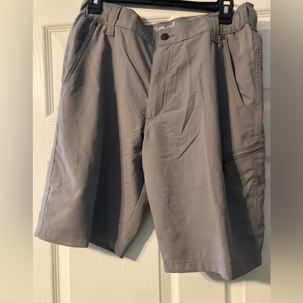 Wrangler Men's Cargo Shorts in Gray